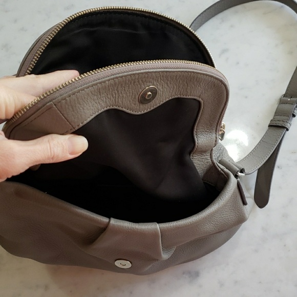 Marc Jacobs Leather Fold Over Messenger Bag purse - Picture 5 of 8